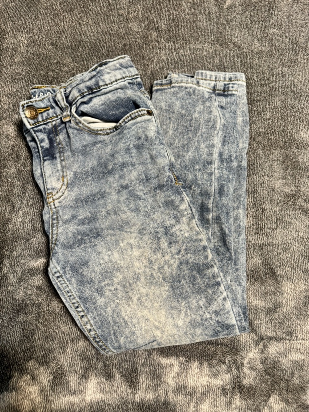 Cat & Jack Girl’s Light Acid-Wash Blue Slim Straight Jeans
